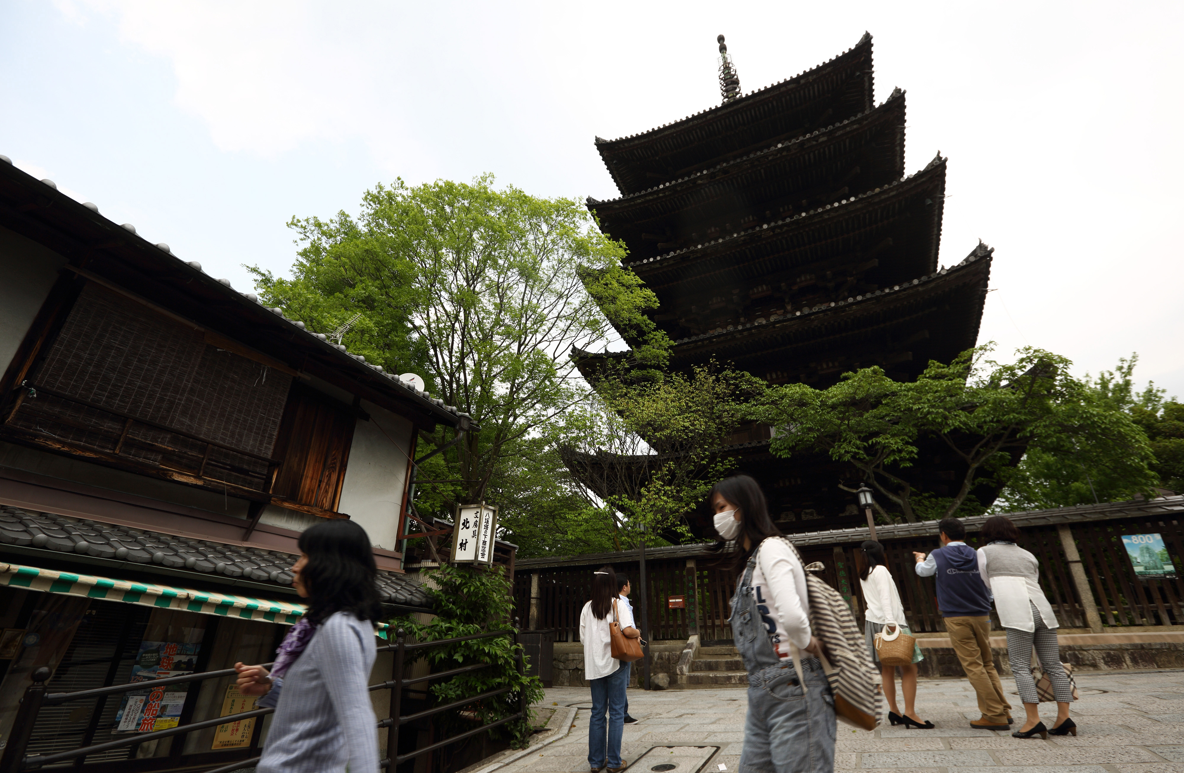 andrew laird share japanese upskirt photos