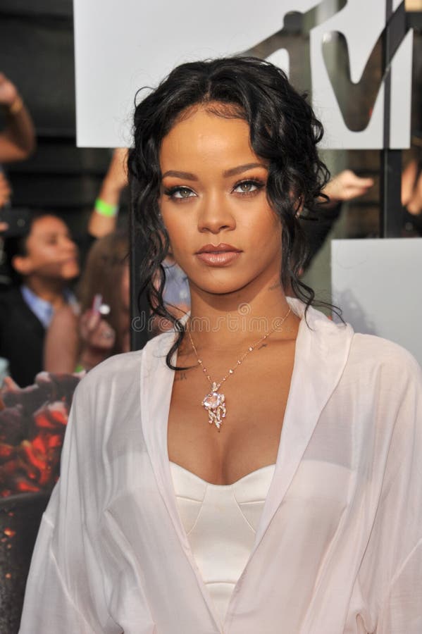 alvin penaranda recommends rihanna hot pictures pic