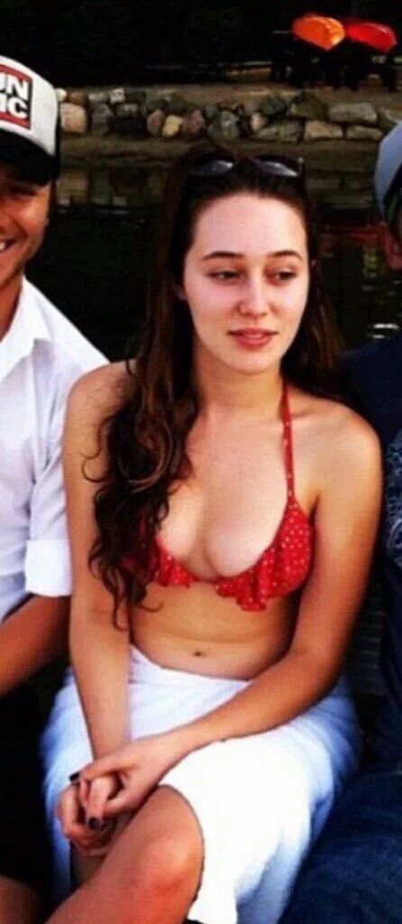 alycia debnam carey tits