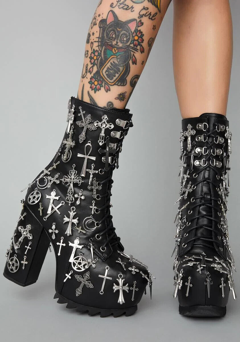 breanna rush recommends gothic foot worship pic